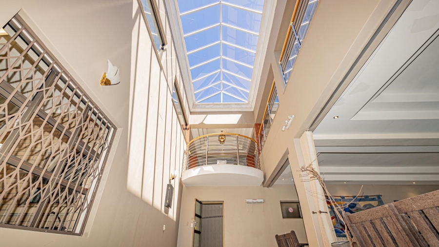 7 Bedroom Property for Sale in Plattekloof Western Cape